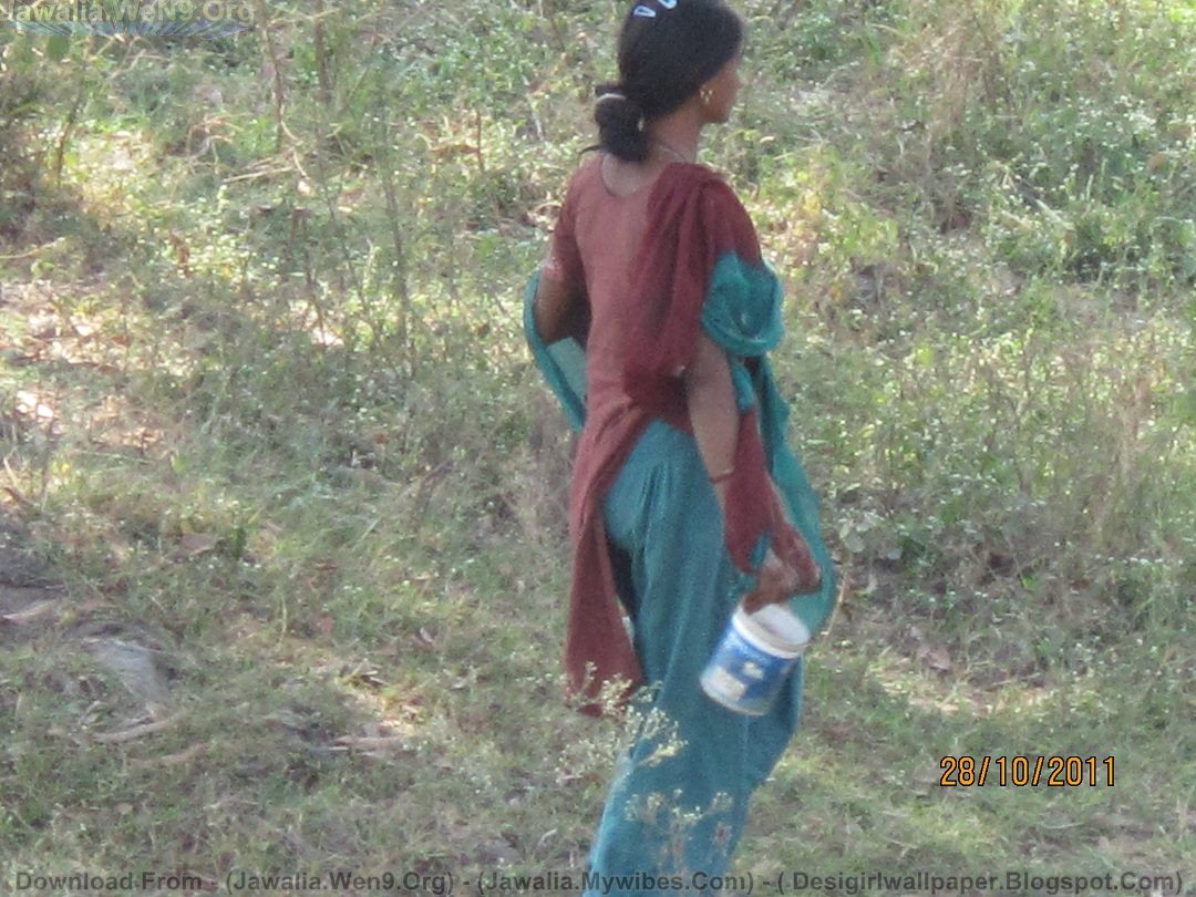 pissing Indian girl