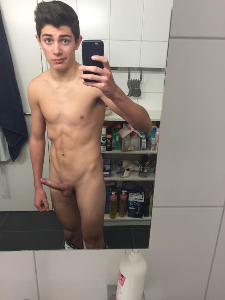 boys selfie teenage nude