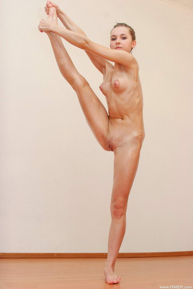 ballet Flexible nude